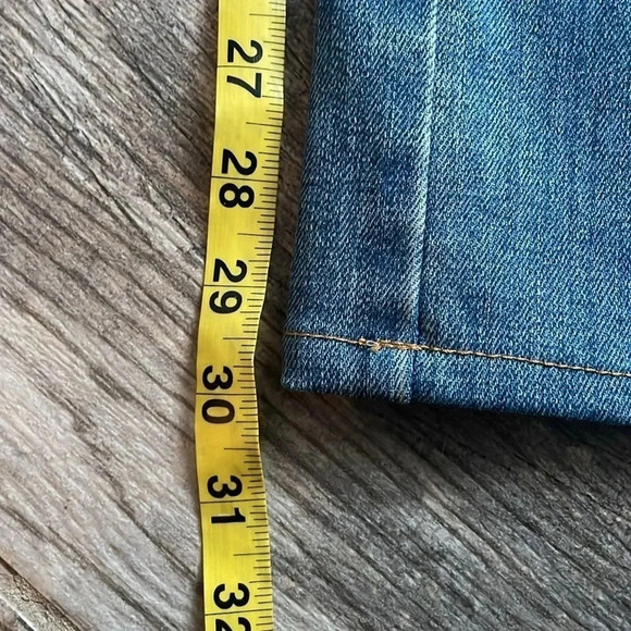 St. John straight leg jeans Embellished Crystal Rose on back pocket women’s sz 2 - Picture 9 of 12